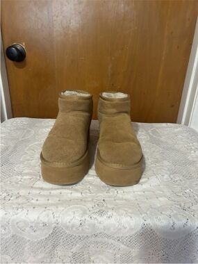 Project Cloud Huggy-CL Platform Mini Boots Women’s Size 11 Tan Suede Lined